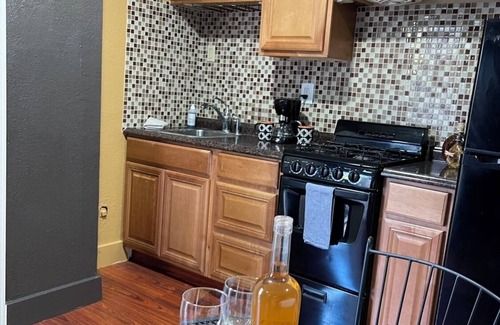 Willow Glen Cottage | Willow Glen Getaway - Charming cottage with WiFi and Hot-tub