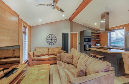 Saintbury Ski Chalet | Wilmcote Lodge Premier