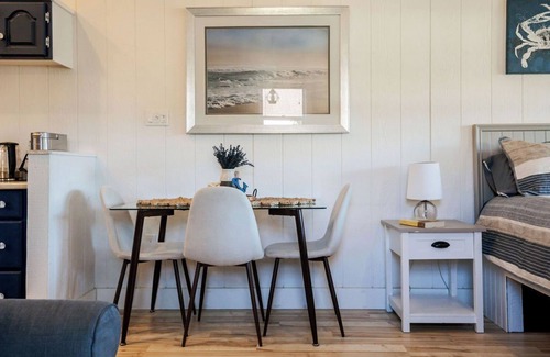 Boutiliers Point Cottage | Wilson's Coastal Club - C6n