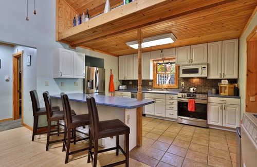Killington House | Winding Way Chalet: Large Family Ski Home with Amazing Amenities! Hot Tub.