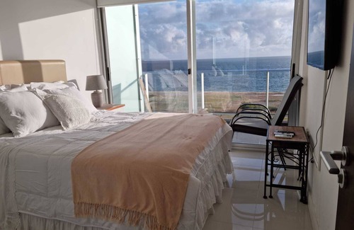 Punta del Este Apartment | Window to the sea