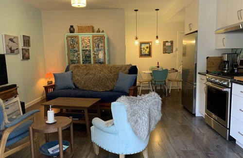 Comox House | Windslow Guest Suite at Kye Bay Beach in Comox