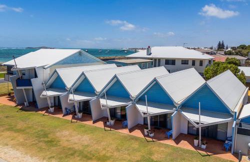 Lancelin Apartment | Windsurfer Beach Chalet 4