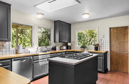 Healdsburg House | Wine Country Home on Chalk Hill - main house + pool house (up to 12 guests)