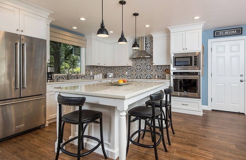 St. Helena House | Wine Country Oasis. Pool, hot tub, vineyard views, walk to Downtown St. Helena