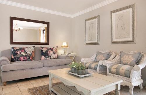 Stellenbosch Cabin | Winelands Golf Lodges 10