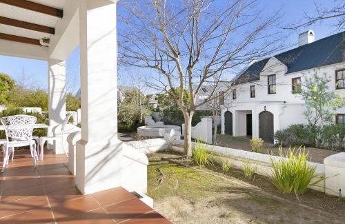 Stellenbosch Cabin | Winelands Golf Lodges 15