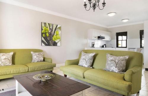 Stellenbosch Cabin | Winelands Golf Lodges 15