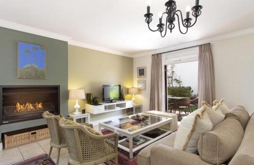 Stellenbosch Cabin | Winelands Golf Lodges 16