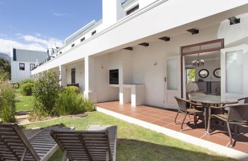 Stellenbosch Cabin | Winelands Golf Lodges 16