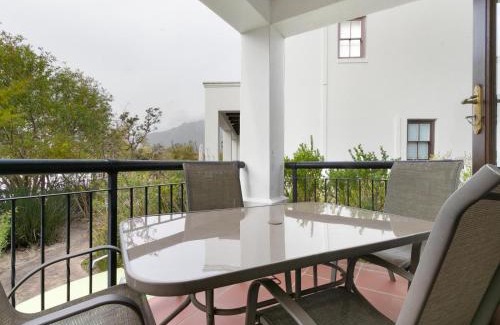 Stellenbosch Cabin | Winelands Golf Lodges 26