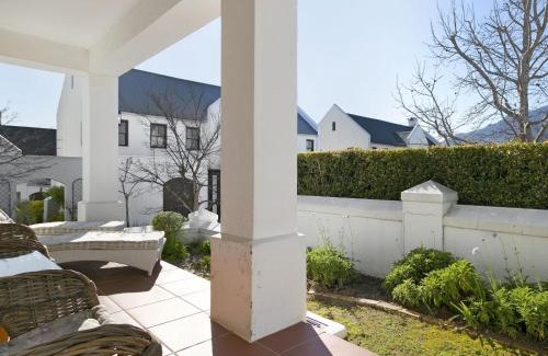 Stellenbosch Cabin | Winelands Golf Lodges 33