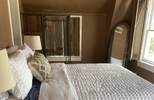 Roswell House | Winery House