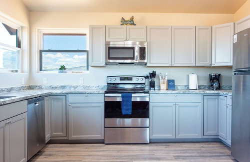 Cornville House | Winery Ranch Retreat Spacious Dual Suite Home with private Hot Tubs and Sauna