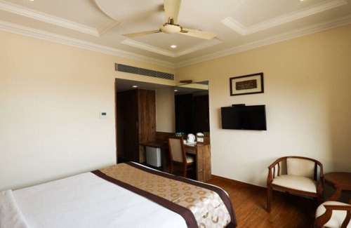 Mathura Hotel | Wingston A TreeHouse Hotel Mathura