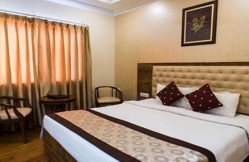 Mathura Hotel | Wingston A TreeHouse Hotel Mathura
