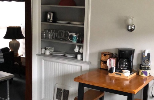 Loudonville Apartment | WINTER GETAWAY - 1st Floor 2 Bedroom APT DOWNTOWN LOUDONVILLE