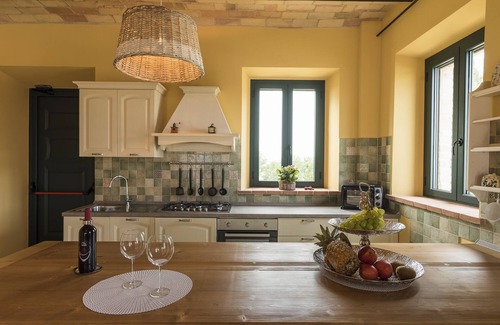 Corridonia Other | "Wisteria" self-contained apartment,swimming pool,whirlpool,wi-fi,air conditioning