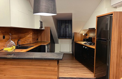 Kentron Apartment | With modern amenities, plenty of space, panoramic window. Pet friendly.
