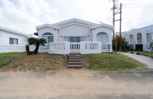 Taketomi-jima Taketomi-cho House | with-terrace (Umi)