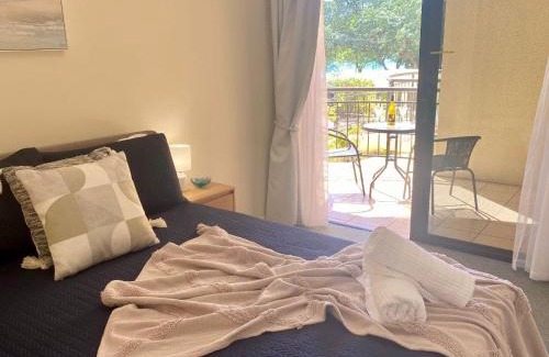 North Ward Apartment | Within reach of the beach!