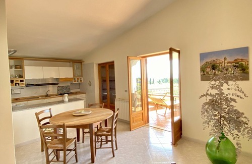 Scalea Apartment | Wohnung auf Großzügigem Anwesen mit Traumblick