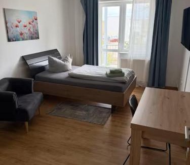 Magdeburg Apartment | Wohnung in Magdeburg-Salbke mit Balkon und WLAN