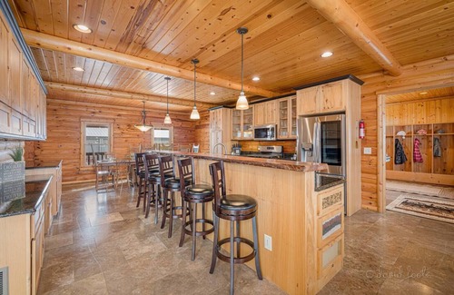 Kent Cabin | Wonder Bear Lodge | 7 Bedrms, King beds | Hot Tub | 2 game rooms |