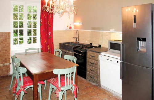 Saint-Sulpice-les-Feuilles House | Wonderful private villa for 9 people with private pool, hot tub, WIFI, TV, patio and pets allowed