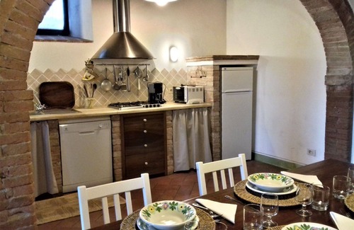 San Giovanni d'Asso House | Wonderful private villa with WIFI, private pool, A/C, TV, patio, panoramic view, close to Montalcino