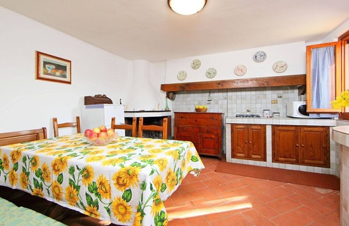 Pieve a Presciano Villa | Wonderful private villa with WIFI, private pool, TV, patio, pets allowed and panoramic view