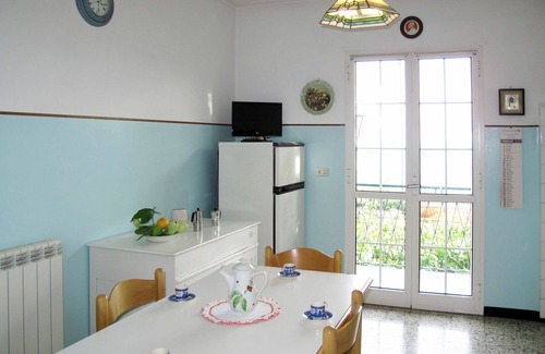 Ranzi House | Wonderful private villa for 4 people with WIFI, TV, patio, pets allowed and panoramic view