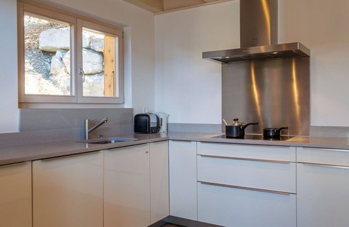Saint-Pierre-de-Clages House | Wonderful private villa for 8 people with hot tub, WIFI, TV and terrace