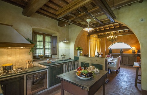 Terranuova Bracciolini Villa | Wonderful private villa with WIFI, private pool, A/C, hot tub, TV, pets allowed and panoramic view