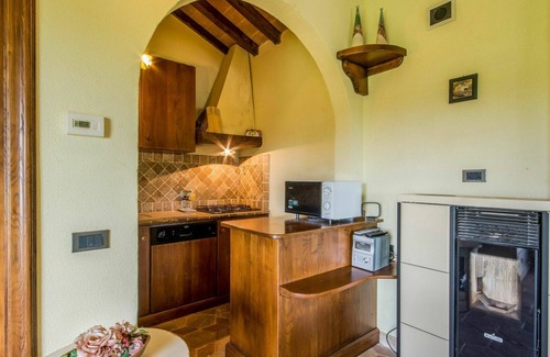 Roccastrada House | Wonderful private villa for 2 people with A/C, WIFI, TV, patio, pets allowed and panoramic view