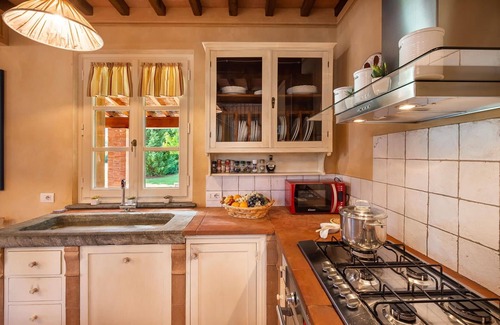 Castelvecchio Villa | Wonderful private villa for 6 guests with private pool, A/C, WIFI, TV and veranda, close to Lucca