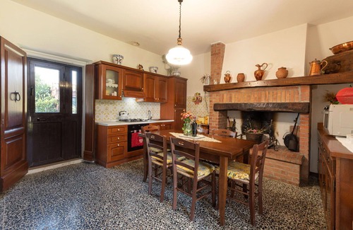 Scansano House | Wonderful private villa with WIFI, hot tub, TV, terrace, pets allowed and panoramic view