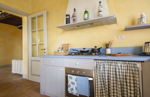 Pistoia Villa | Wonderful private villa for 6 guests with WIFI, TV, pets allowed and parking