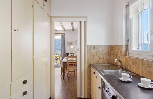 Gordola House | Wonderful private villa for 4 people with WIFI, TV, balcony, pets allowed and panoramic view