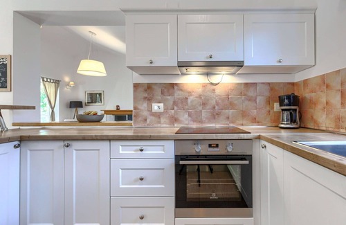 Momjan House | Wonderful private villa for 5 people with private pool, WIFI, A/C, TV and patio