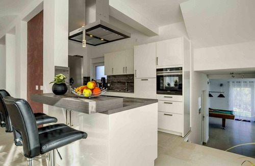 Pobri House | Wonderful private villa for 16 people with hot tub, WIFI, private pool, A/C, TV and terrace