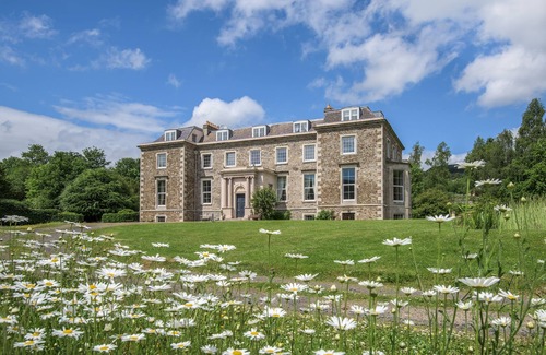 Selkirk Apartment | Wonderful Views and Privacy at the top of the house