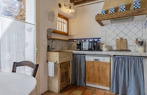 Villars House | Wonderful villa for 4 guests with WIFI and patio