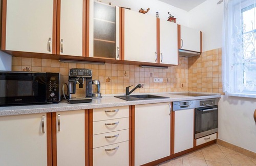 Kolin 2 House | Wonderful villa for 4 people with private pool, hot tub, WIFI, TV, patio, pets allowed and park.