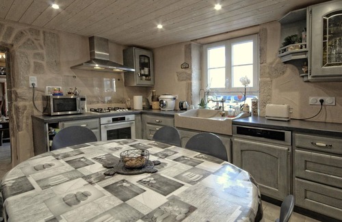 La Lanterne-et-les-Armonts Cottage | Woodland Cottage: Comfort in Nature, near the Thousand Lakes Plateau
