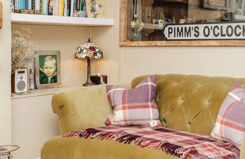 Henley House | Wood House - Pet Friendly