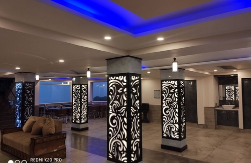 Kumarhatti Hotel | Wood Stock