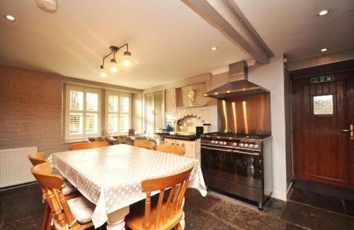 Newton Stewart House | Woodbank Cottage - Cosy Cottage Retreat