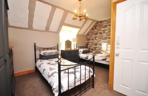 Newton Stewart House | Woodbank Cottage - Cosy Cottage Retreat