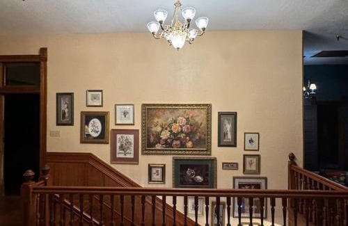 Madisonville Hotel | Woodbine Inn and Restaurant